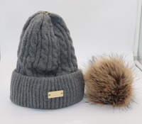 Bonnet en tricot torsadé pas cher en gros avec logo personnalisé pour le voyage
