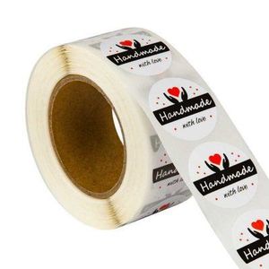 Etiquetas autoadhesivas personalizadas para embalaje de productos, rollos de pegatinas de vinilo redondos e impermeables con logotipos personalizados. - Product Image 1