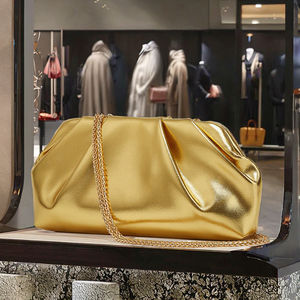 批发奢华女式金色<span class=keywords><strong>PU</strong></span>皮革手拿包，带链条肩带，时尚皱纹云设计，适合女孩 - Product Image 3