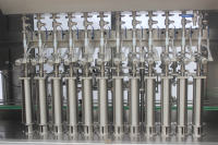 Ligne de production de machine de remplissage de détergent liquide moussant de lave-glace automatique