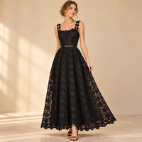 Robe longue noire en dentelle pour femme, col carré, sans manches, ceinturée, coupe trapèze, idéale pour mariage, invitées, soirée ou tenue décontractée