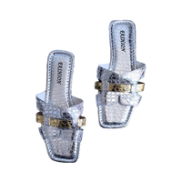 Chaussures pour femmes Nouvelles pantoufles plates pour femmes à bout ouvert avec boucle en argent français simple