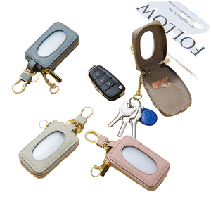 Estuche minimalista para llaves de coche de cuero genuino – Porta llaves compacto con cremallera y herrajes dorados para mujer - Product Image 1