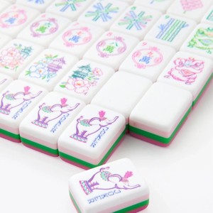 Ensemble complet de mahjong américain en acrylique rose-rouge à quatre couches, avec tuiles de mahjong américaines en acrylique fabriquées à la main - Product Image 3