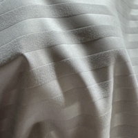 Draps de lit en tissu polyester microfibre blanc blanchi à rayures gaufrées, confortables, pour hôtels et usines, vente en gros