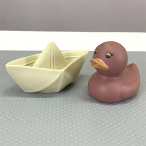 Jouet de bain amusant pour bébé, animaux de dessin animé en silicone souple, bateau flottant empilable en forme de canard en caoutchouc - Product Image 3