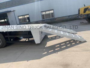 Camión de plataforma autocargable HOWO <span class=keywords><strong>64</strong></span> con pata de apoyo de 10T y grúa - Product Image 3