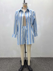 เสื้อเชิ้ตแขนยาวลายทางสีสันตัดกันสำหรับผู้หญิงและกางเกงขาสั้นสไตล์แอฟริกันอเนกประสงค์แบบลำลอง ชุดเซ็ต 2 ชิ้น แฟชั่น - Product Image 4