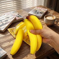 Vente en gros de bananes réalistes en PU de 8 cm, modèle de fruit à rebond lent, jouet à presser anti-stress, cadeau en vrac unisexe, à partir de 14 ans