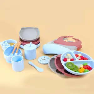 新しいデザインのモダンな子供の食事の柔らかい赤ちゃんの授乳器具製品プレート吸引ボウル付きのBpaフリーのシリコン赤ちゃんの食事セット