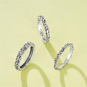Anello Vintage con Texture Elegante, Design Minimalista, Gioiello da Donna per Uso Quotidiano, Anello Statement - Product Image 1