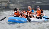 Perahu karet olahraga memancing 3,2m warna kustom, PVC 1,2mm, dilengkapi mesin tempel bensin 4HP dan kontrol jarak jauh