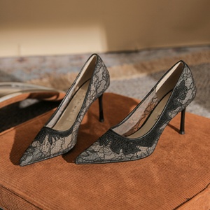 Sandales imperméables à talons hauts avec un talon délicat. Chaussures à talons hauts en dentelle noire sexy pour femmes en été - Product Image 1