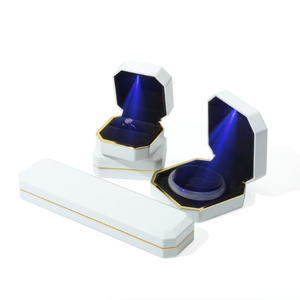 Boîte à bague octogonale personnalisée avec logo, boîte à bague LED avec lumière, boîte à bijoux avec pendentif, boîte à bracelet, boîte à collier, romantique, vente en gros - Product Image 3