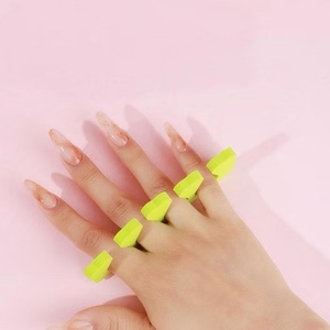 Nouvel outil de beauté pour l'amélioration des ongles : éponge en forme de cœur de pêche, séparateur de doigts, outil magique pour la peinture au vernis à ongles, coton de séparation pour ongles - Product Image 3