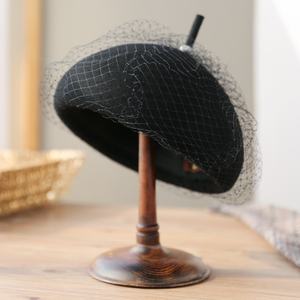 Sombrero de boina retro con temperamento elegante para mujer al por mayor, sombreros de malla de color sólido para otoño e invierno, estilo informal con carácter - Product Image 3