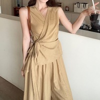 Setelan Blus Tanpa Lengan V-neck Gaya Korea yang Lembut dan Chic dengan Celana Kasual Lebar Longgar, Kedatangan Baru Musim Panas 2026, Setelan Dua Potong yang Modis.