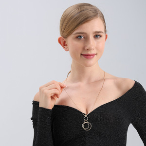 Joyería transfronteriza europea y americana, cadena de serpiente larga y fina de estilo francés, colgante redondo a rayas geométricas para nicho de mujer - Product Image 3