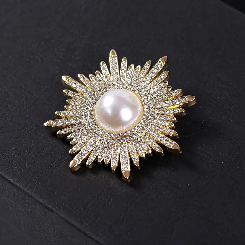 Hot Sale New Trend Sunflower Alloy Brooches Luxury Classic Gold Plated Korean Style Brooch