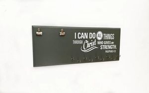 Bavoir de course et HOLDER-I de médaille en cours d'exécution peuvent tout faire à travers le Christ Philippiens 4:13 affichage de médaille et cintre de bavoir - Product Image 3