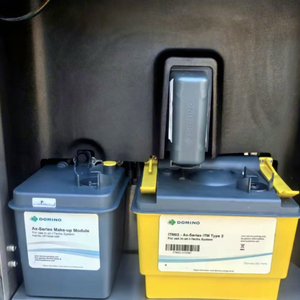 Caja de Solvente Original <span class=keywords><strong>Domino</strong></span> AX150/350 - Contenedor de Almacenamiento de Productos Químicos a Prueba de Fugas para Líneas de Codificación de Inyección de Tinta Industrial - Product Image 2