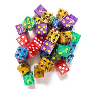 מפעל מותאם אישית קוביות תבנית פנינה אקרילית 16mm18 מ "מ שש בש אביזרים לקוביות שחמט חתיכות שחמט - Product Image 5