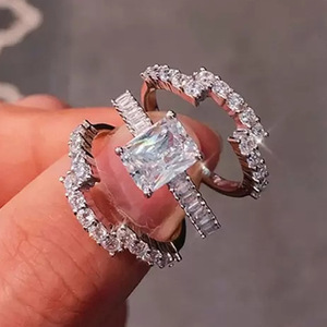Elegante anello in stile ufficio per donna, design scintillante con intarsi, gioielli alla moda per tutti i giorni - Product Image 5