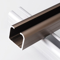 Accessoires de portes coulissantes en bois Rail de guidage d'amortissement en aluminium Poulie suspendue Quincaillerie de garde-robe Rail coulissant supérieur