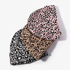 Chapeau de voyage unisexe en tricot doux jacquard à imprimé léopard avec pompon réglable pour l'hiver, idéal pour les séances <span class=keywords><strong>photo</strong></span> de rue, élégant cache-oreilles beanie - Product Image 3