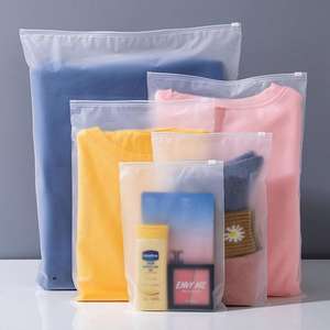 Ziplock PE Tshirt กระเป๋าเสื้อผ้าพีวีซีซิปถุงโพลีที่มีโลโก้เสื้อผ้าที่กำหนดเองน้ำค้างแข็ง EVA บรรจุภัณฑ์พลาสติกถุงซิป - Product Image 2