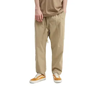 通気性のある100% ポリエステル繊維の男性用ズボン男性用のゆったりとした伸縮性のあるベルトパンツ