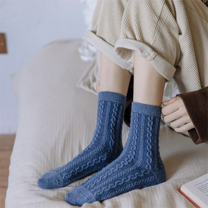 Encantadoras <span class=keywords><strong>medias</strong></span> <span class=keywords><strong>de</strong></span> tubo medio <span class=keywords><strong>de</strong></span> oso azul para damas Otoño/Invierno nueva <span class=keywords><strong>lana</strong></span> cálida gruesa uso diario con logotipo corporal - Product Image 4
