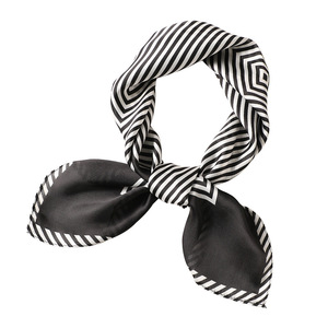 Sciarpa quadrata da donna di marca di lusso con protezione solare estiva da spiaggia, scialle da Hijab con motivo geometrico tropicale - Product Image 3