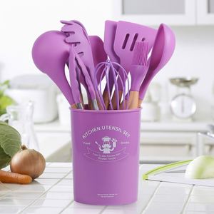 Juego de 12 utensilios de cocina de silicona con mangos de madera - Product Image 4