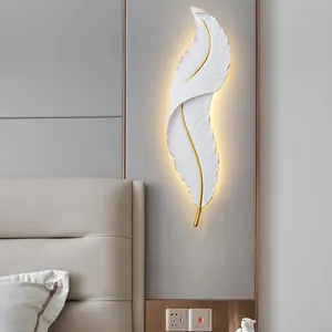 Fabrika satış Modern lüks tüy dekoratif boyama LED lamba oturma odası zemin duvara asılan tabo duvar ışık