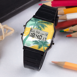 Reloj Deportivo Digital Minimalista con Gráficos para Hombre, Cronómetro para Exteriores y Funciones Luminosas - Product Image 5
