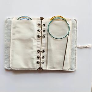 Étui de rangement pour aiguilles à tricoter circulaires fixes en tissu Lotus Yarns avec pages à feuilles mobiles, style écologique avec boutons, outils de tricot - Product Image 5