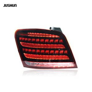 Luz Trasera LED Jushun para Mercedes Benz GLK 2013-2015, Versión Negra Ahumada Roja, 12v, Modificación y Mejora - Product Image 1