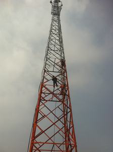 Torre de Comunicación de Acero Galvanizado GSM de <span class=keywords><strong>Alta</strong></span> Tensión de 12 m, Certificación ISO9001, 50 Años de Vida Útil para la Transmisión de Señal Móvil - Product Image 5
