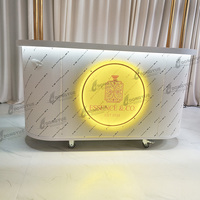 Chariot mobile en métal personnalisé pour bonbons et parfums, pour les entreprises, avec logo LED