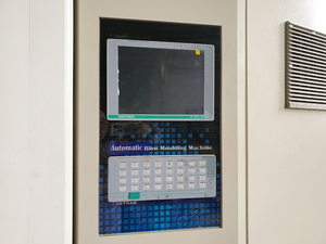 Machine <span class=keywords><strong>de</strong></span> soufflage par extrusion pour la fabrication <span class=keywords><strong>de</strong></span> fûts, <span class=keywords><strong>de</strong></span> barils et <span class=keywords><strong>de</strong></span> réservoirs <span class=keywords><strong>de</strong></span> carburant, d'essence et d'<span class=keywords><strong>huile</strong></span> <span class=keywords><strong>en</strong></span> PE monocouche <span class=keywords><strong>de</strong></span> 10L, 160 <span class=keywords><strong>litres</strong></span> et 160L - Product Image 2