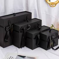 Sacs cadeaux en papier kraft recyclable noir et rose, personnalisés, avec logo et forme sur mesure, ruban, finition brillante gaufrée, vente en gros
