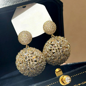 Orecchini Pendenti a Sfera con Strass Scintillanti per Donne, Gioielli Eleganti e di Tendenza - Product Image 1