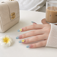 Ongles artificiels de luxe faits main en acrylique à couverture complète, motif nœud et pointe, dégradé bleu nude scintillant, forme ovale avec colle réutilisable