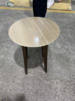 Table basse convertible moderne avec pieds en cuivre poli et plateau en marbre italien beige pour le salon