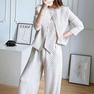 Cardigan en polyester texturé losanges PY pour femme, coupe ample et ajustée, col en V, manteau court, design tendance, vente en gros en ligne - Product Image 3