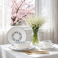Service de vaisselle en porcelaine de luxe léger, style rétro, motif floral en relief, thème manoir romantique aux roses, style français médiéval et ancien