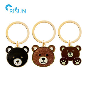 Porte-clés personnalisé en émail souple ou dur, motif animaux mignons Kawaii, Ours Polaire Maman avec pistolet, pendentif porte-clés personnalisé en forme d'ours - Product Image 2