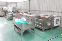 Borstelroller Type Schilmachine Voor Ui Wortel Cassave Wortel Gember Aardappel Wasmachine Dunschiller Wassen Vruchten
