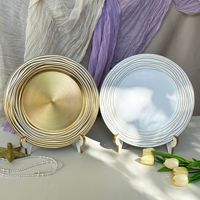 Assiette de présentation de luxe dorée à bords ondulés de 13 pouces, réutilisable, en plastique, pour décoration de mariage et de fêtes à la maison et en cuisine